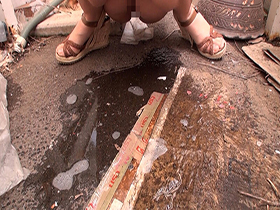 どこでもおしっこ！素人娘の大放尿100人 5時間　スロー再生でじっくり鑑賞できるマニア向け映像2　サンプル画像19